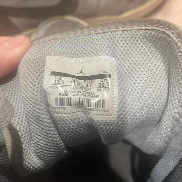 Men's Air Jordan 1 Retro High Wolf Grey AA3993-027 - Picture 10 of 12